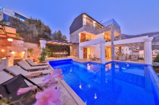 Villa Gaia | Kalkan Ortaalan’da Havuzlu, Jakuzili 6 Odalı Lüks Villa