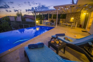 Villa Koybal | Kalkan İslamlar’da Korunaklı, Jakuzili Balayı Villası