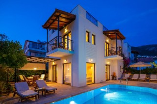 Villa Lamas – Kalkan Merkezde Deniz Manzaralı, 3+1 Kiralık Villa