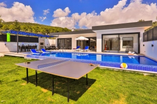 Villa Garden | Kalkan Yeşilköy’de Isıtmalı Kapalı Havuzlu, Jakuzili