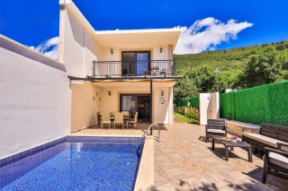 Villa Yiğit | Kaş Çukurbağ’da Korunaklı, Doğa İçinde ve Özel Havuzlu 