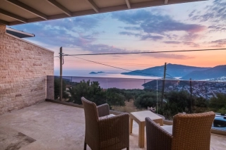 Villa Retro Duo | Kalkan Kördere’de Deniz Manzaralı, Jakuzili, Isıtmal