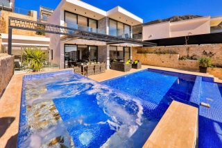 Villa Merlot | Kalkan Ortaalan’da Deniz Manzaralı Lüks Villa
