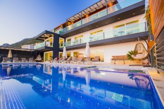 Villa Montana – Lüks ve Geniş Konaklama ile Muhteşem Manzaralı Bir Tat