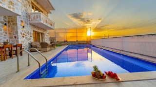 Villa Jet | Patara Gemicik’te Jakuzili, Ahşap Mimari ve Korunaklı 