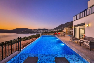 Villa Nazlı Kalkan | Deniz Manzaralı Sonsuzluk Havuzlu Villa