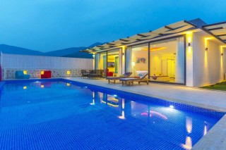 Villa Rengarenk – Doğanın İçinde Renkli Bir Balayı Deneyimi