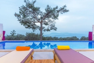 Villa Rengarenk – Doğanın İçinde Renkli Bir Balayı Deneyimi
