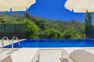 Villa Buğlem | Jakuzili, Korunaklı ve Doğa İçinde Balayı Villası