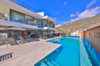 Villa Azur | Kalkan Ortaalan’da Deniz Manzaralı, 5 Odalı Lüks Villa
