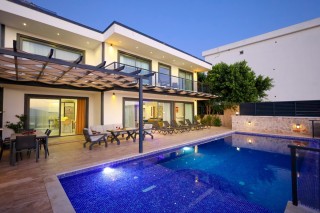 Villa Yusef – Kalkan Kördere’de Muhafazakar ve Lüks Tatil Deneyimi