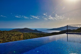 Villa Tria – Kalkan Kördere’de Modern ve Konforlu Tatil Deneyimi