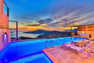 Villa Zeugma – Kalkan Kördere’de Isıtmalı Kapalı Havuzlu 