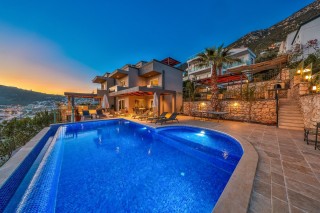Villa Cecili | Kalkan Kızıltaş’ta Manzaralı, 5 Odalı Lüks Villa