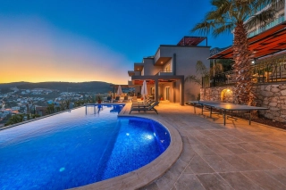 Villa Cecili | Kalkan Kızıltaş’ta Manzaralı, 5 Odalı Lüks Villa