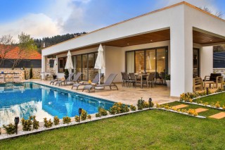 Villa Badem Sarıbelen – Jakuzili Ebeveyn Süitli, Doğa İçinde 2+1