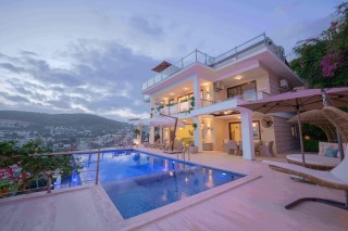 Villa Capella | Kalkan Kızıltaş’ta, Deniz Manzaralı Lüks Villa