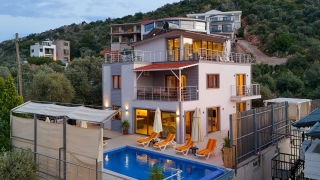 Villa Esen | Kalkan Kışla’da Deniz Manzaralı 10 Kişilik Villa