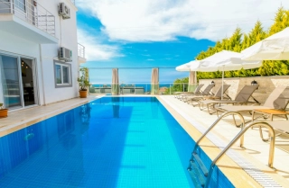 Villa Kaya: Deniz Manzaralı Lüks Tatil Villası & Geniş Ailelere Özel