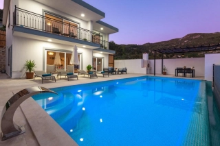 Villa Zeybek Evi – Kalkan İslamlar’da Korunaklı Havuzlu, Jakuzili