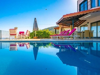 Villa Batum | Kalkan Kızıltaş’ta Deniz Manzaralı, 8 Kişilik Villa