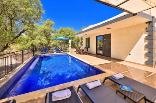 Villa Zade | Kaş Ağullu’da Korunaklı, Jakuzili ve 8 Kişilik Lüks Aile 