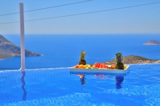 Villa Londra | Kalkan Akbel’de Deniz Manzaralı, Jakuzili, Korunaklı