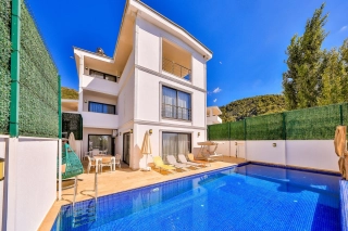 Villa Çınar | Kalkan İslamlar’da Isıtmalı Havuzlu Villa