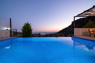 Villa Aklar | Kalkan Aklar’da Korunaklı, Jakuzili Kiralık Tatil Villa