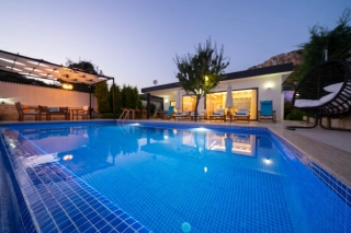 Villa Aklar | Kalkan Aklar’da Korunaklı, Jakuzili Kiralık Tatil Villa
