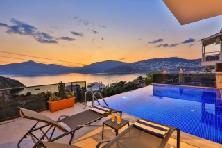 Villa Rainbow – Kalkan Kışla’da Deniz Manzaralı Lüks Tatil