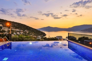 Villa Rainbow – Kalkan Kışla’da Deniz Manzaralı Lüks Tatil