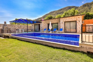 Villa Çınar Sarıbelen – Doğa İçinde Korunaklı Havuzlu Jakuzili Villa