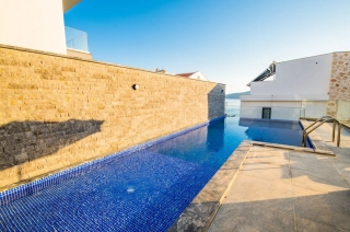 Villa Laoda | Kalkan Kalamar’da Deniz Manzaralı, Jakuzili ve Modern 