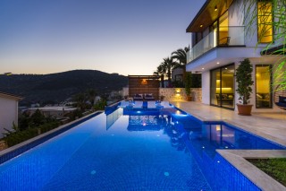 Villa Phi | Kalkan Kızıltaş’ta Sonsuzluk & Kapalı Havuzlu, Lüks Villa