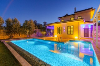 Villa Sazak Duo – Kalkan Patara’da Korunaklı Özel Havuzlu Tatil Villa