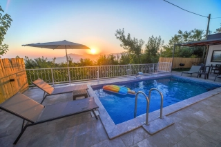 Villa Ural | Kalkan Ulugöl’de Jakuzili, Doğa Manzaralı Villa