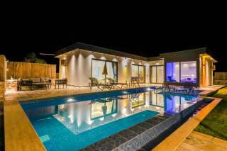 Villa Su Perisi – Sarıbelen’de Korunaklı Havuzlu, Jakuzili Aile Villas