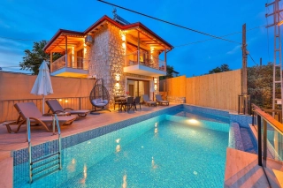 Villa Çınar Ağullu – Balayı Çiftlerine Özel Doğa İçinde Havuzlu Villa