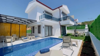 Villa Gülce Duo: Doğa İçinde Korunaklı Havuzlu Huzurlu Tatil Villası