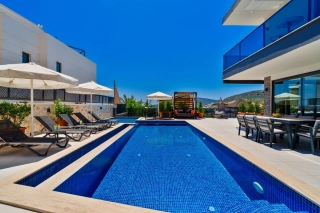 Villa Cassa – 4 Odalı, 8 Kişilik, Spa & Oyun Alanlı Kalkan Villası