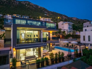 Villa Cassa – 4 Odalı, 8 Kişilik, Spa & Oyun Alanlı Kalkan Villası