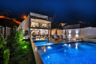 Villa Arı Yeşilköy | Kalkan Yeşilköy’de Kapalı Havuzlu, Saunalı Villa