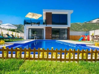 Villa Kaya Sarıbelen | Kalkan’da Korunaklı Doğa İçinde Balayı Villası