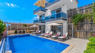 Villa Keyif Akbel – Kalkan Akbel’de Deniz Manzaralı, Jakuzili Villa