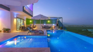 Villa Göktaşı – Kalkan Yeşilköy’de Doğayla İç İçe, Korunaklı Balayı ve