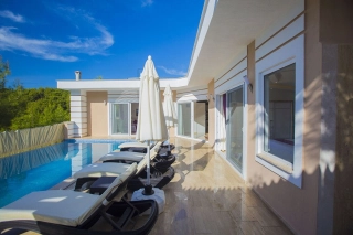 Villa Volga | Kalkan Akbel’de Korunaklı, Jakuzili Balayı Villası