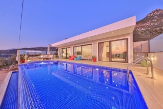 Villa Deniz – Kalkan Akbel’de Korunaklı Balayı Villası