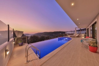 Villa Deniz – Kalkan Akbel’de Korunaklı Balayı Villası