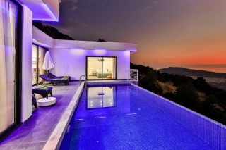 Villa Lapaz 5 – Lapaz’da Korunaklı, Jakuzili Doğa Manzaralı Villa